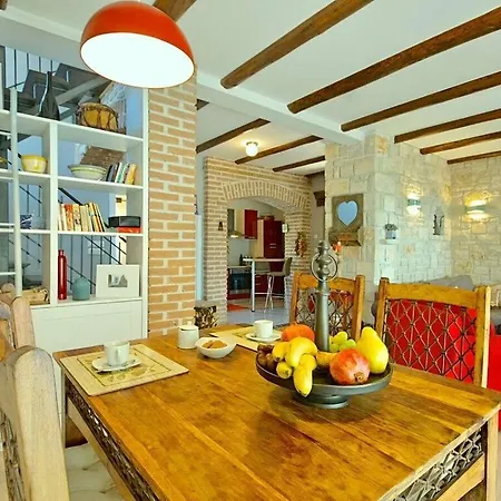 Bella Arte Comfortable Holiday Vila